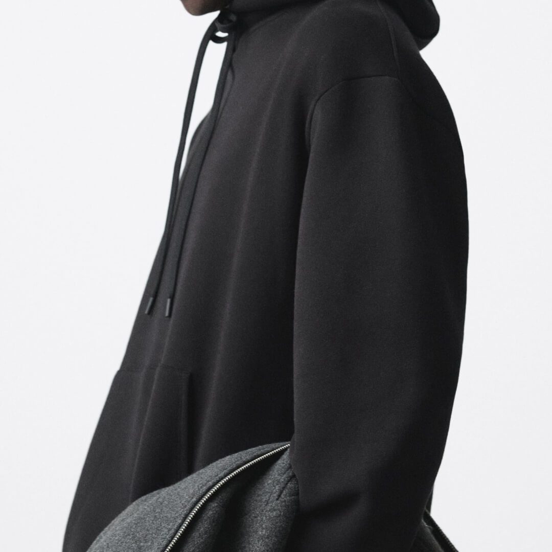 BLACK HOODIE - Image 2