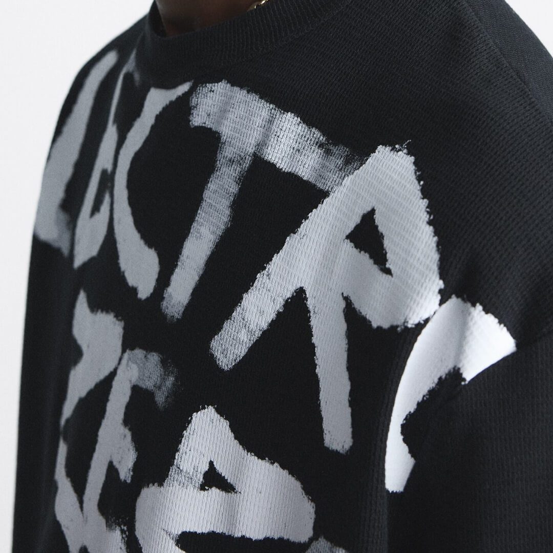 T-SHIRT WITH GRAFFITI - Image 2